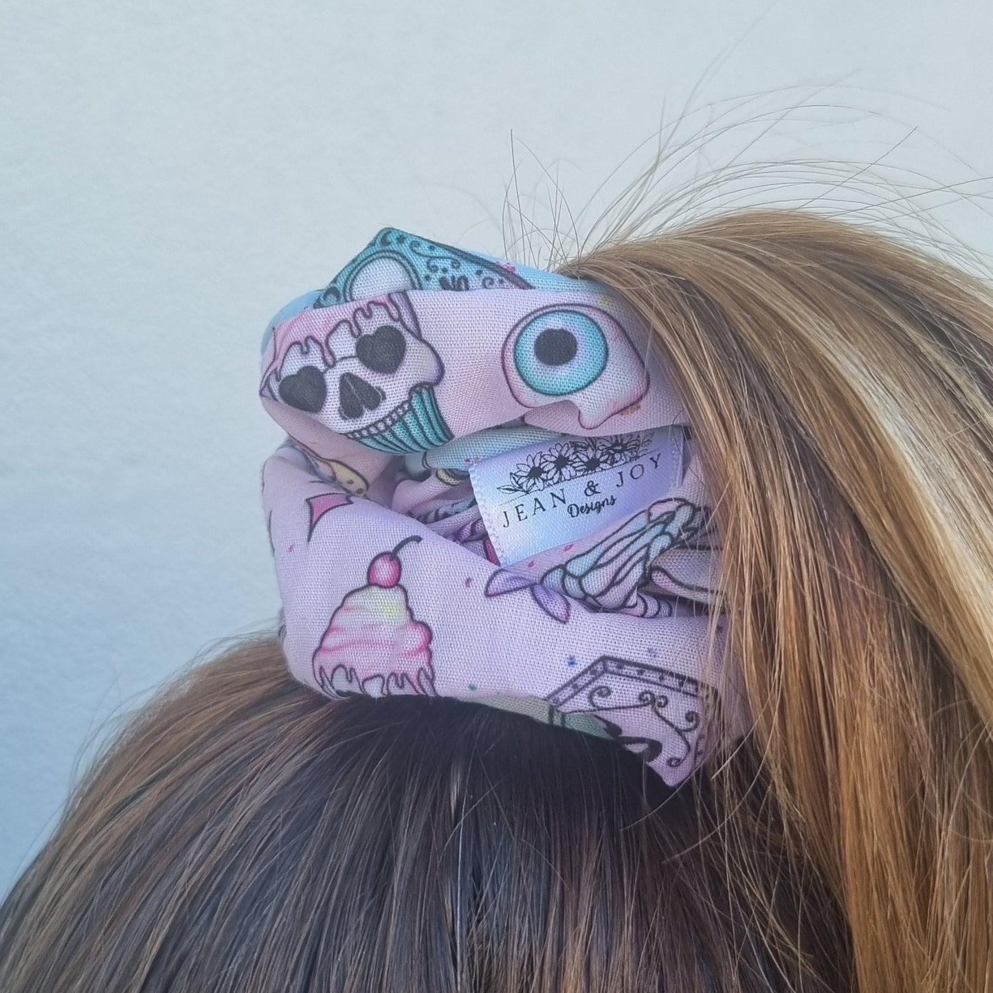 🎀 Boo-tiful Pastels Regular Scrunchie 👻